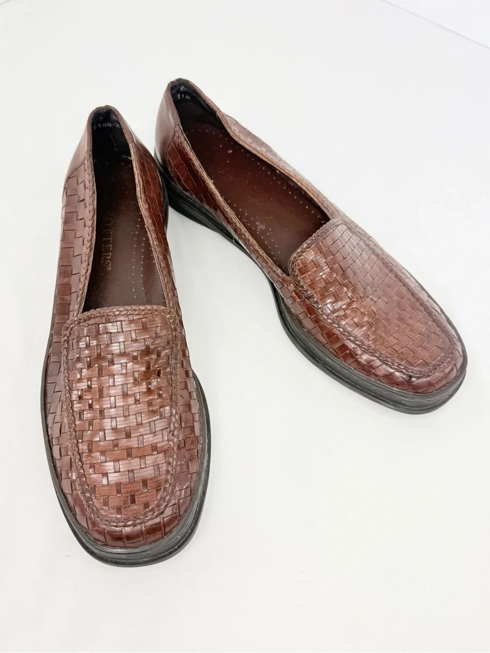 Trotters Brown Woven Leather Low Heel Slip On Classic Preppy Academy Loafer